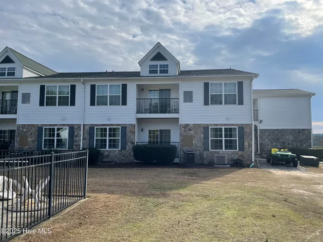 $1,700 | 520 Little River Farm Boulevard, Unit C100, Carthage, NC 28327