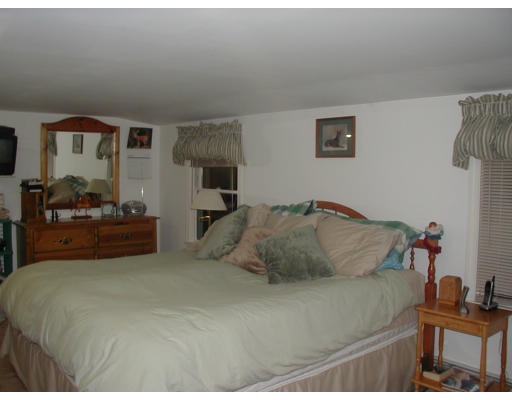 32 Mill Pond Road Pembroke, MA 02359 - Photo 5 of 7 Gallery Image 5