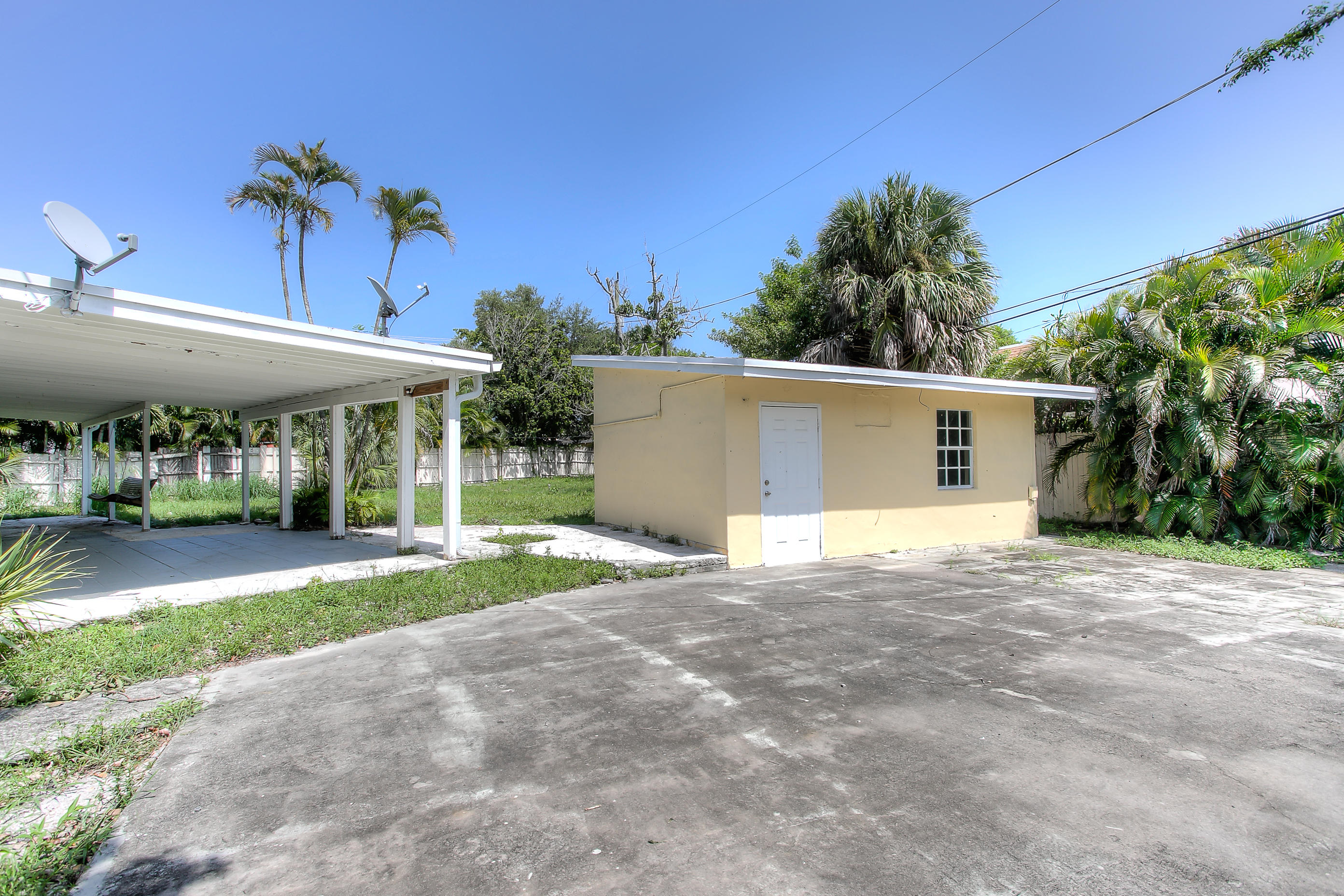 300 Northwest 21st Street Boca Raton, FL 33431 - Photo 16 of 16 "Guest House"