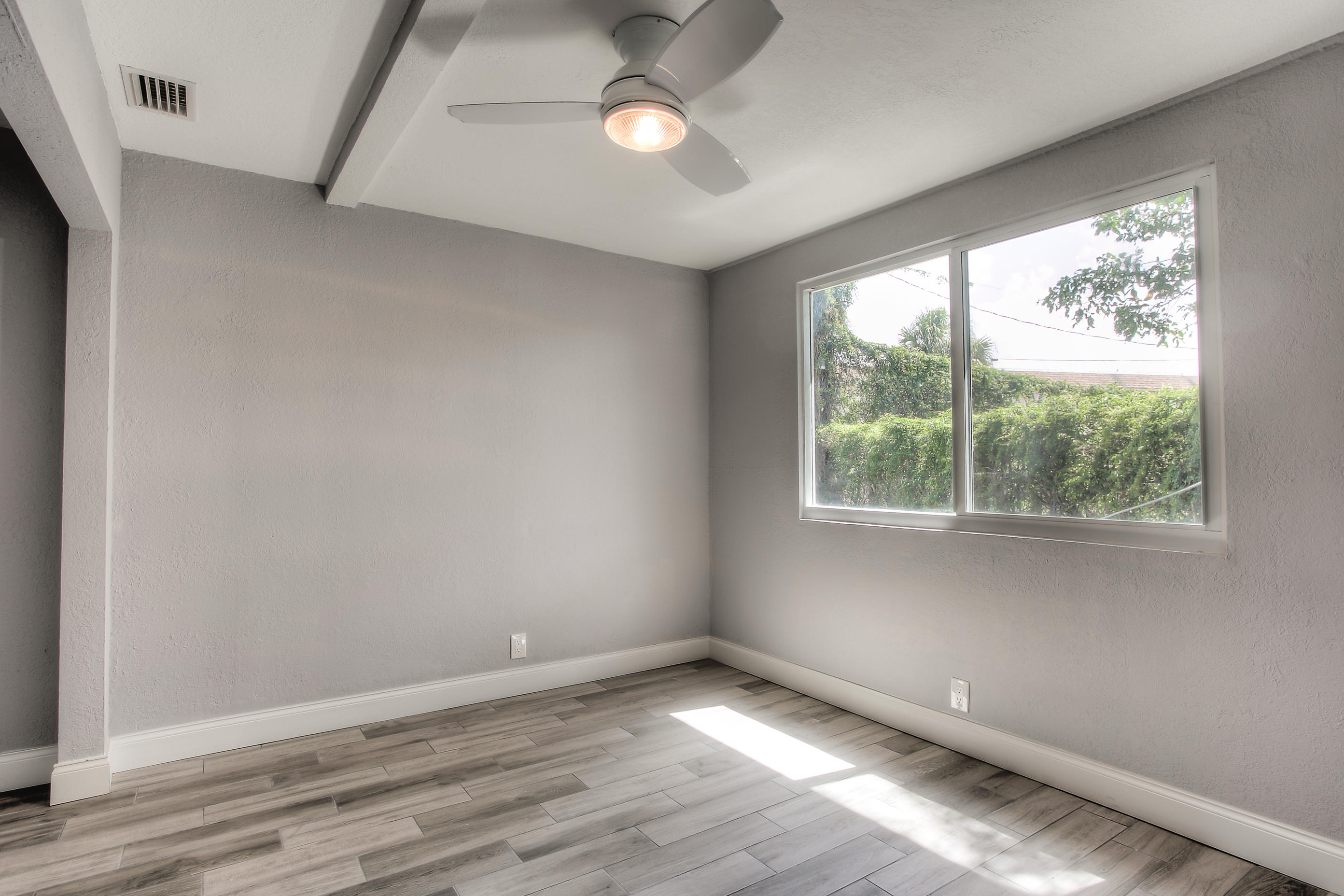 300 Northwest 21st Street Boca Raton, FL 33431 - Photo 7 of 16 300 NW 21 St-7