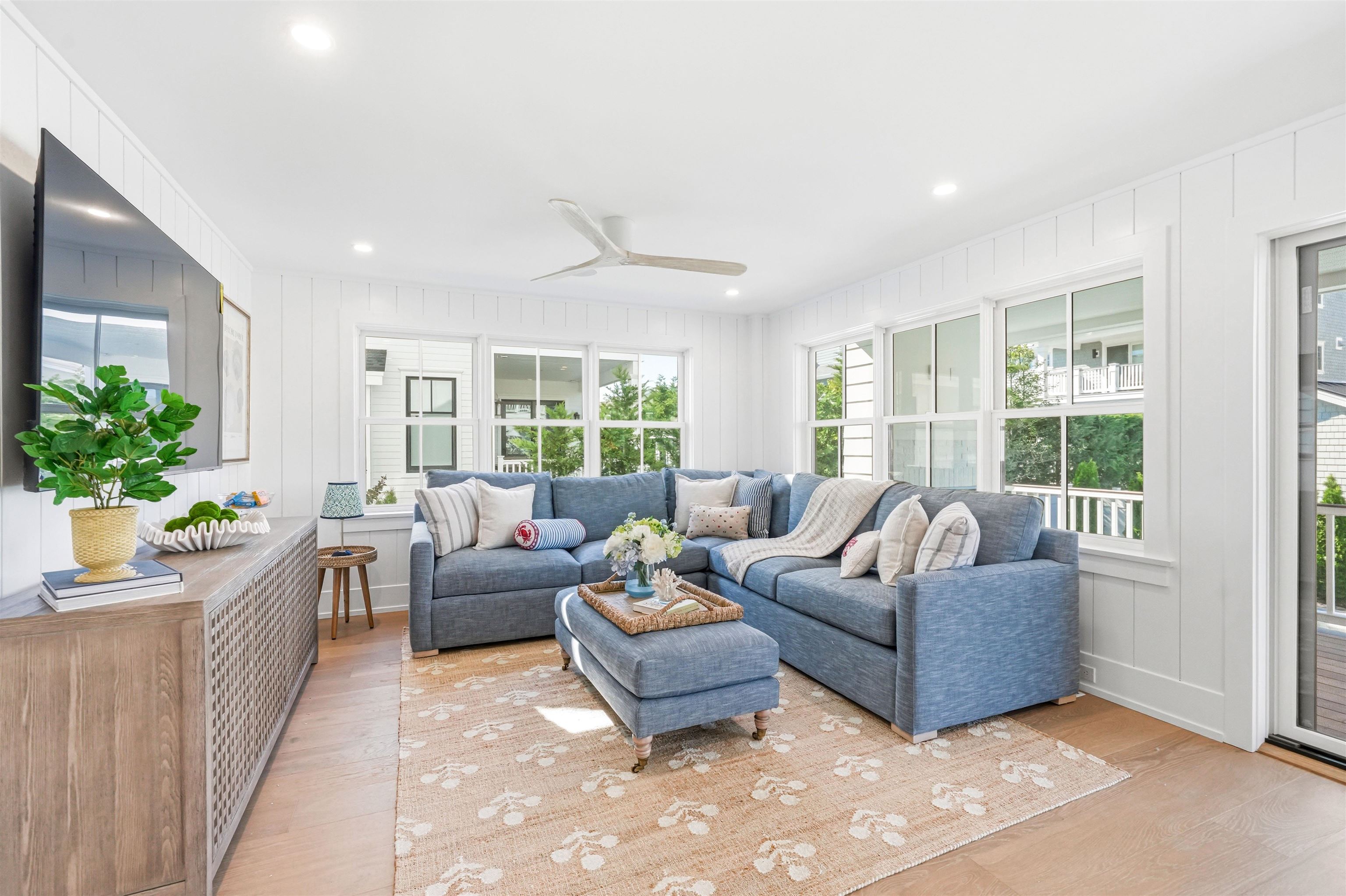46 West 31st Avalon, NJ 08202 - Photo 13 of 50 a living room with furniture and a potted plant