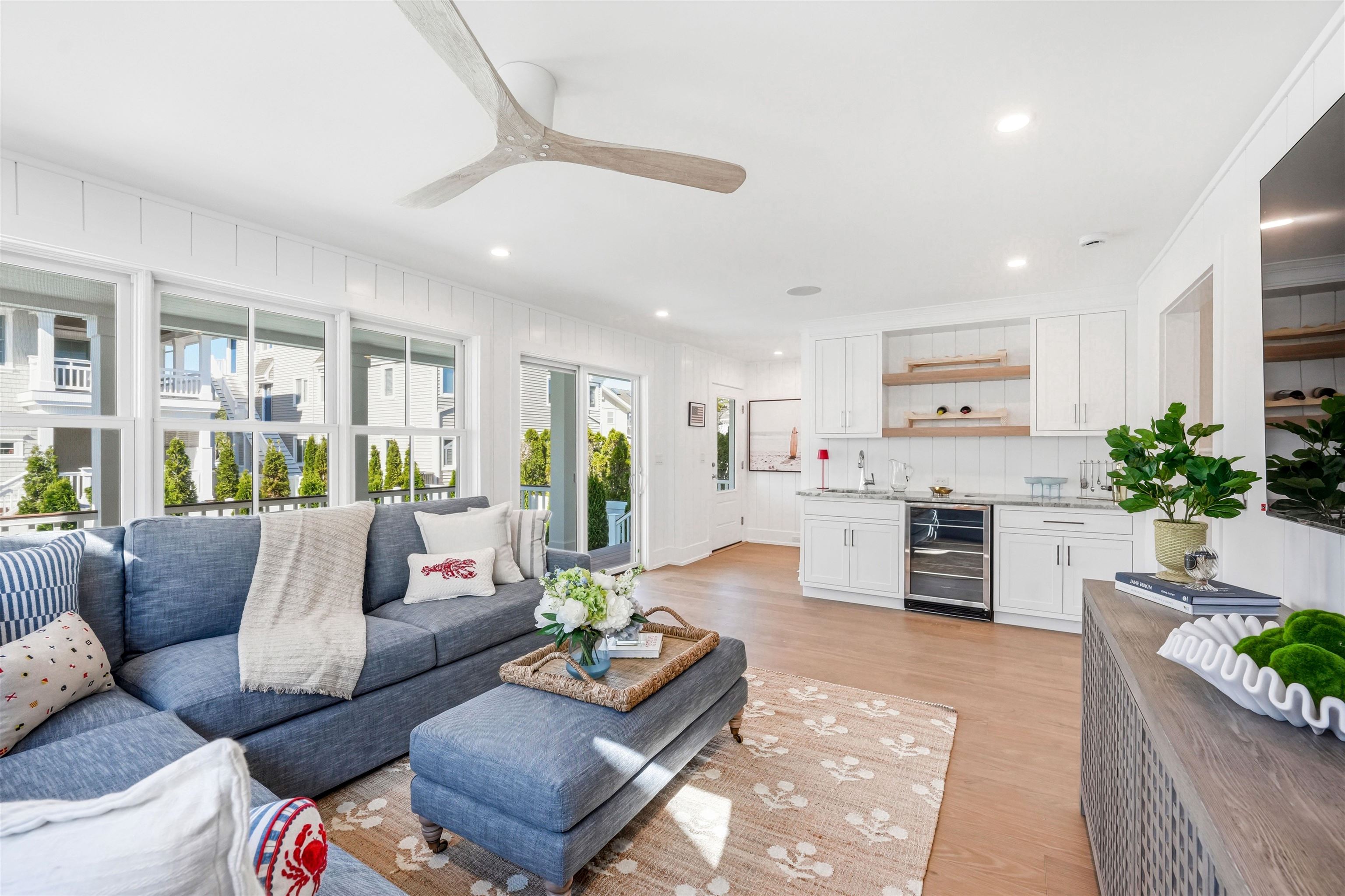 46 West 31st Avalon, NJ 08202 - Photo 14 of 50 a living room with furniture and kitchen view