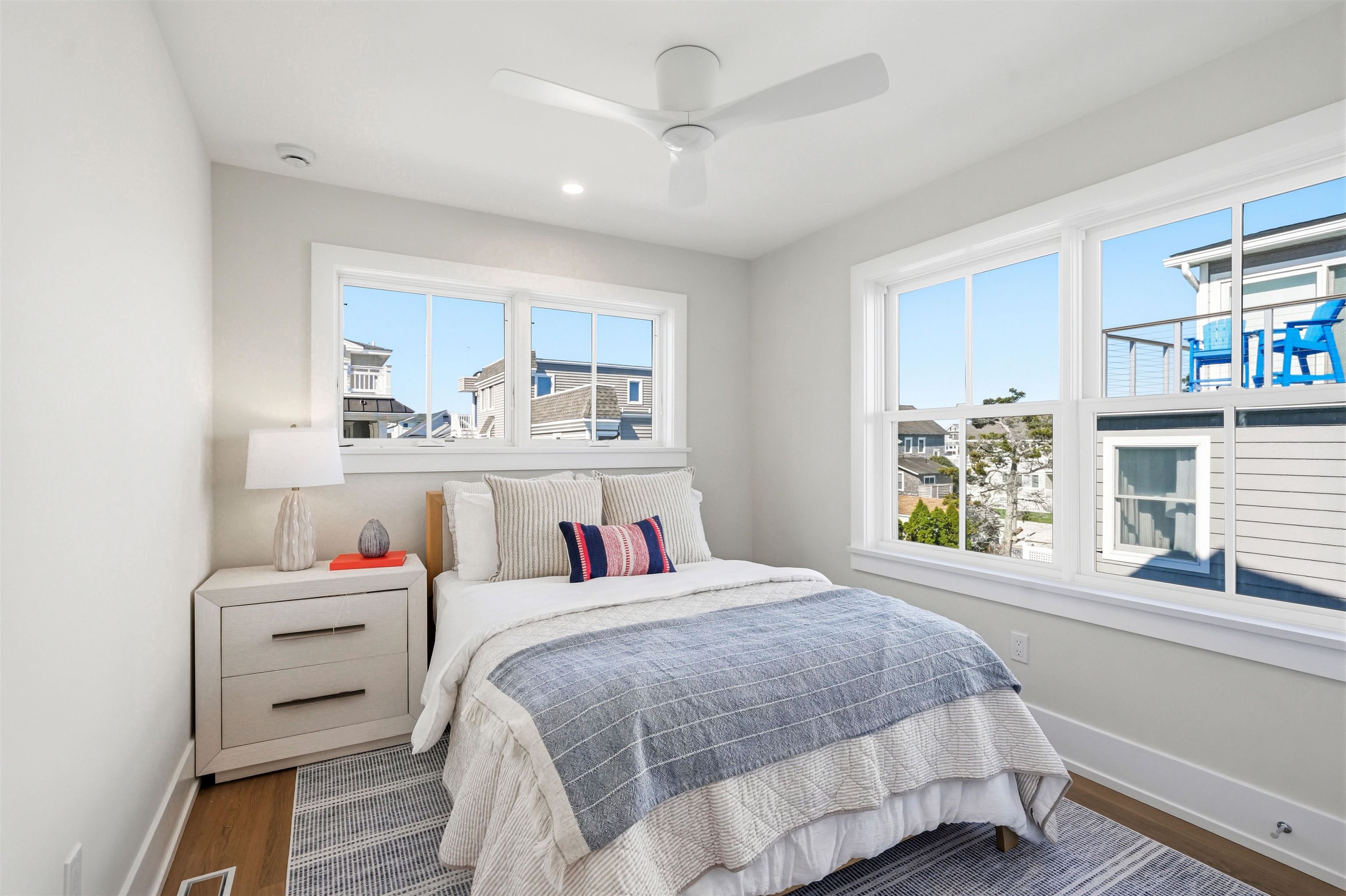 46 West 31st Avalon, NJ 08202 - Photo 32 of 50 a bedroom with a bed and a window