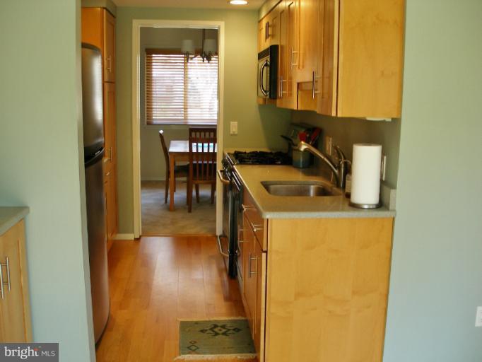 1636 Bentana Way Reston, VA 20190 - Photo 16 of 22 Kitchen