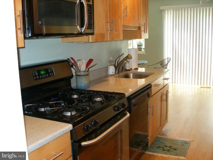 1636 Bentana Way Reston, VA 20190 - Photo 3 of 22 Kitchen