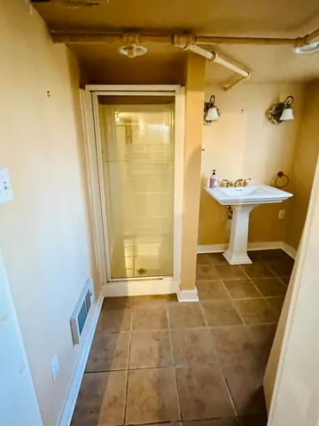 $2,600 | 3162 Stoneridge Road Southwest, Roanoke, VA 24014