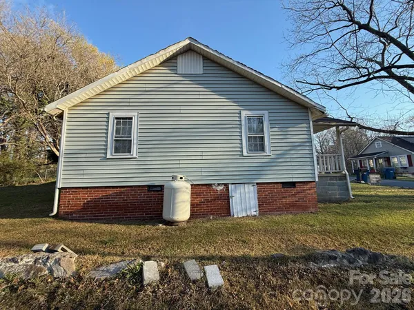 a front view of house with yard