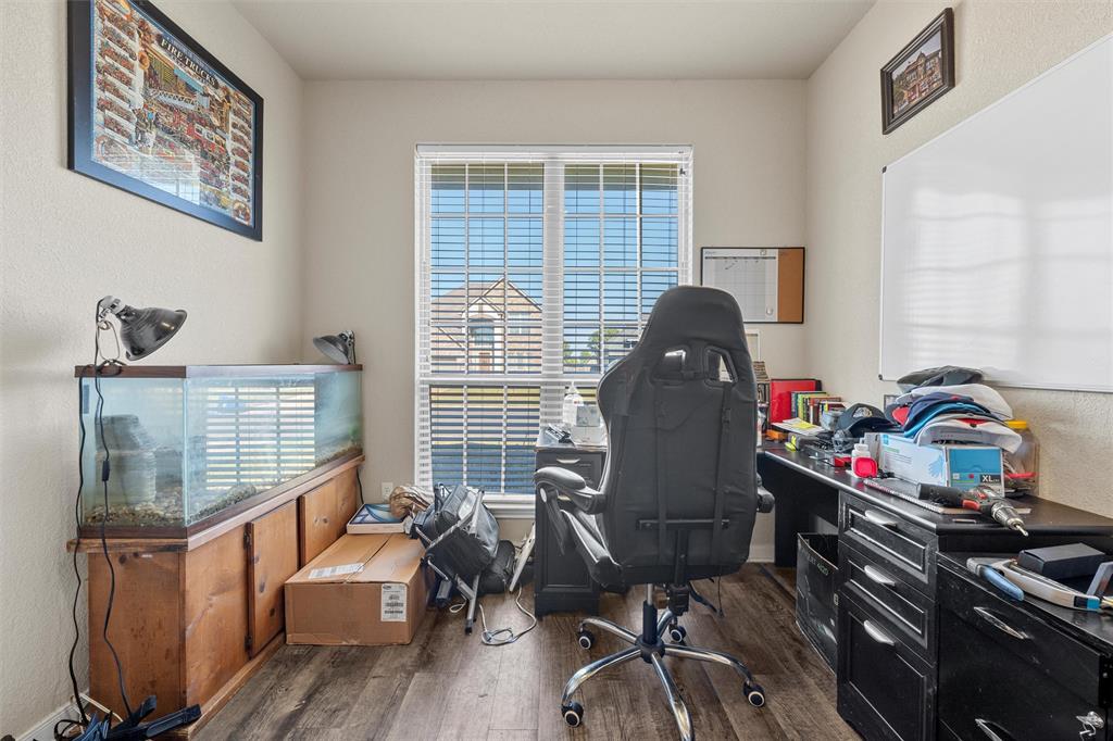 10620 Langham Drive Waco, TX 76708 - Photo 13 of 30 a room with furniture and a window