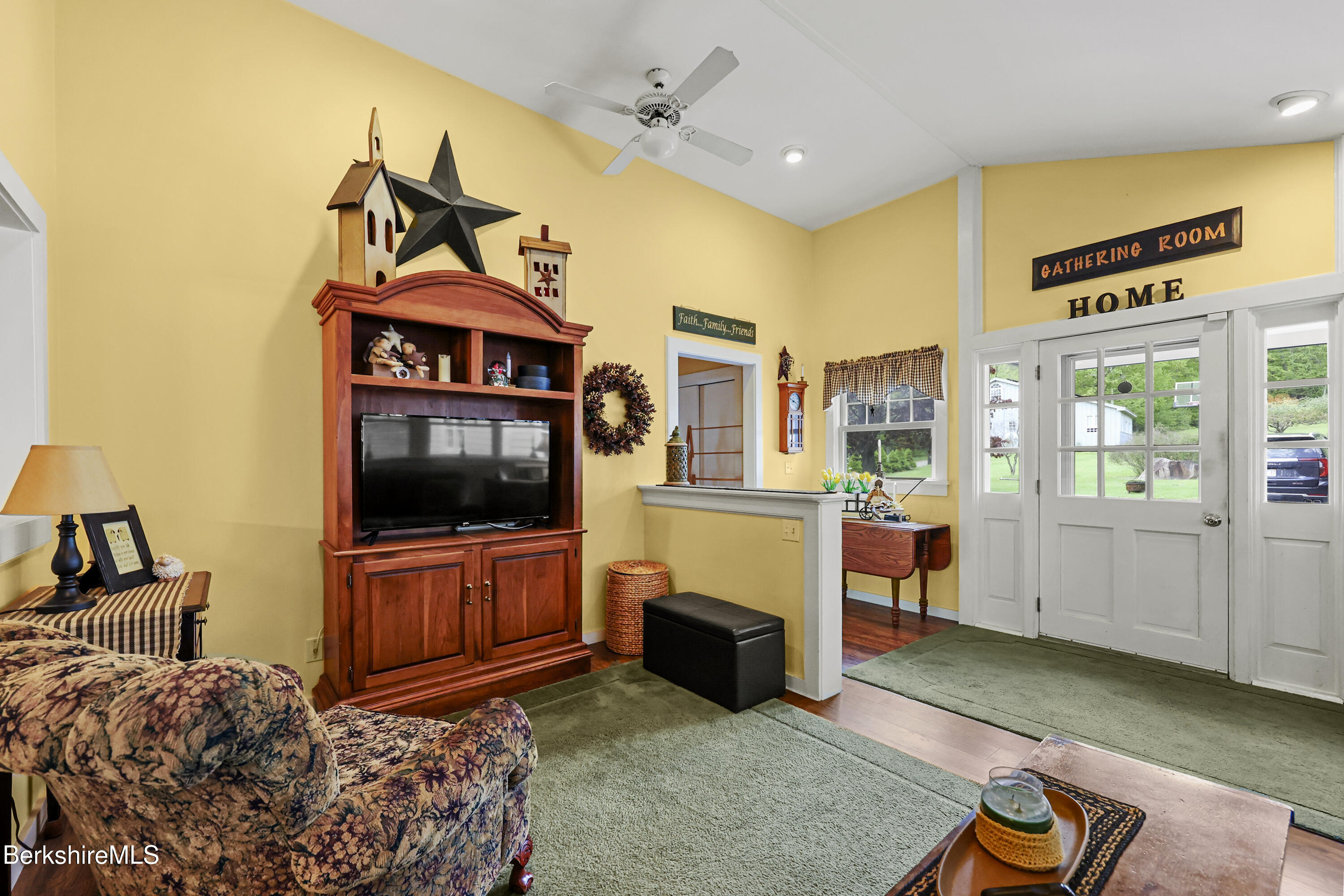 924 Henderson Road Williamstown, MA 01267 - Photo 4 of 51 Entry seating area facing entry door