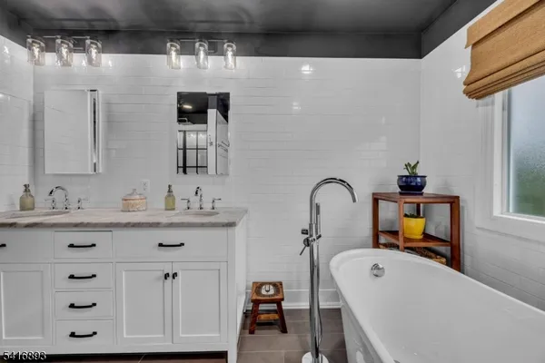 $899,999 | 8 Governor Road, Flemington, NJ 08822