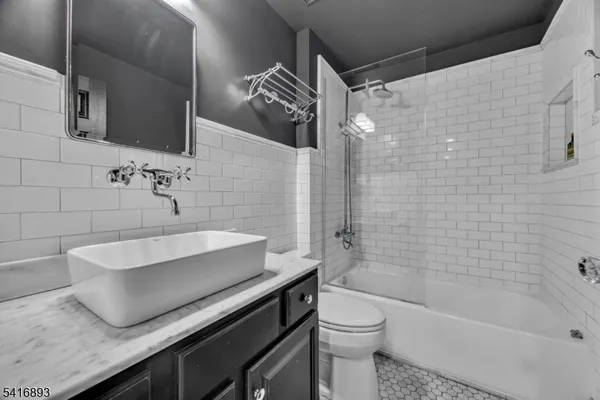 $899,999 | 8 Governor Road, Flemington, NJ 08822