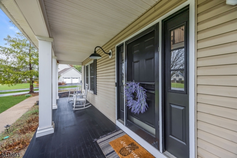 8 Governor Road Flemington, NJ 08822 - Photo 4 of 44