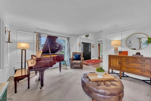 $899,999 | 8 Governor Road, Flemington, NJ 08822