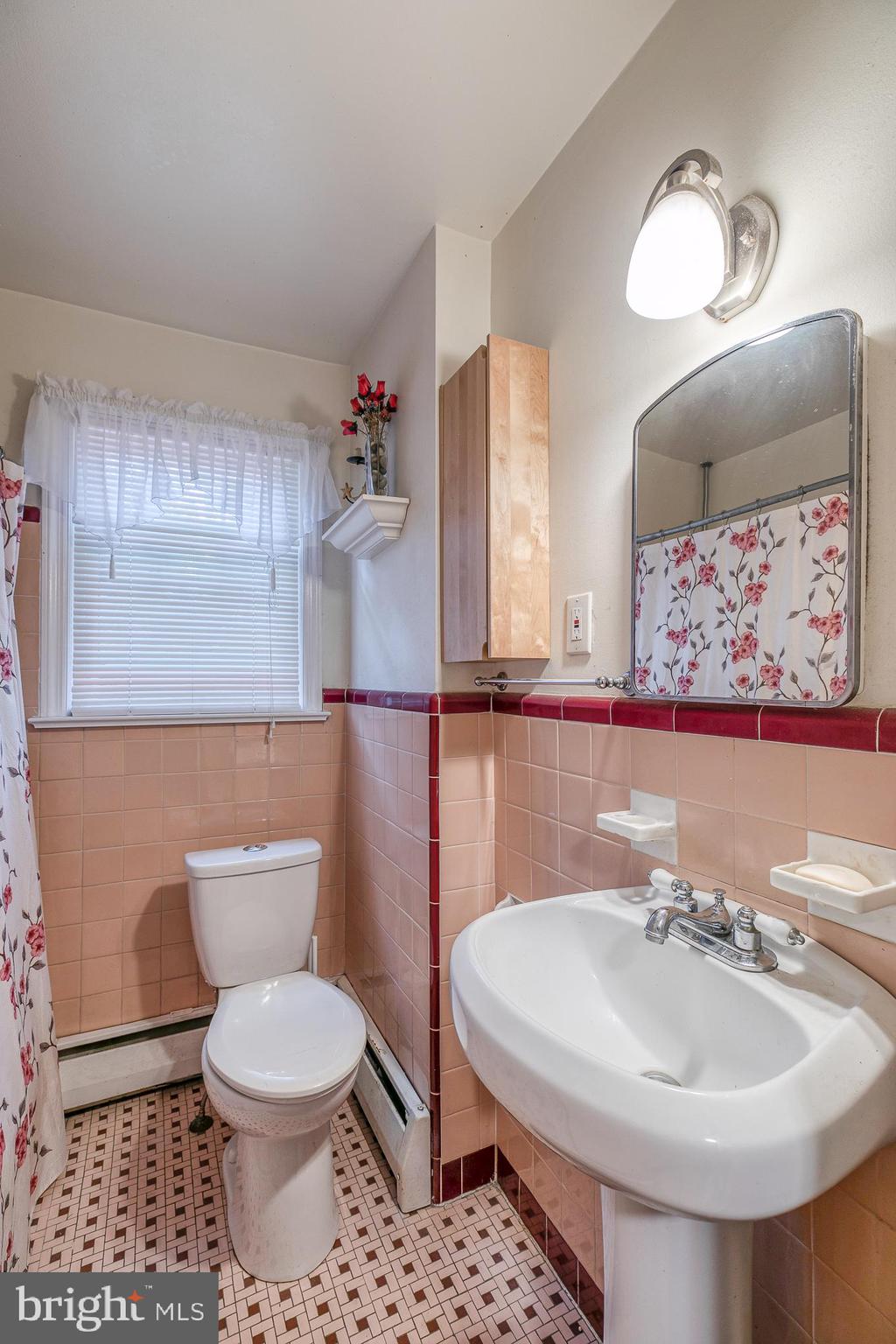 400 Farnum Road Media, PA 19063 - Photo 18 of 38 Main Level Full Bath