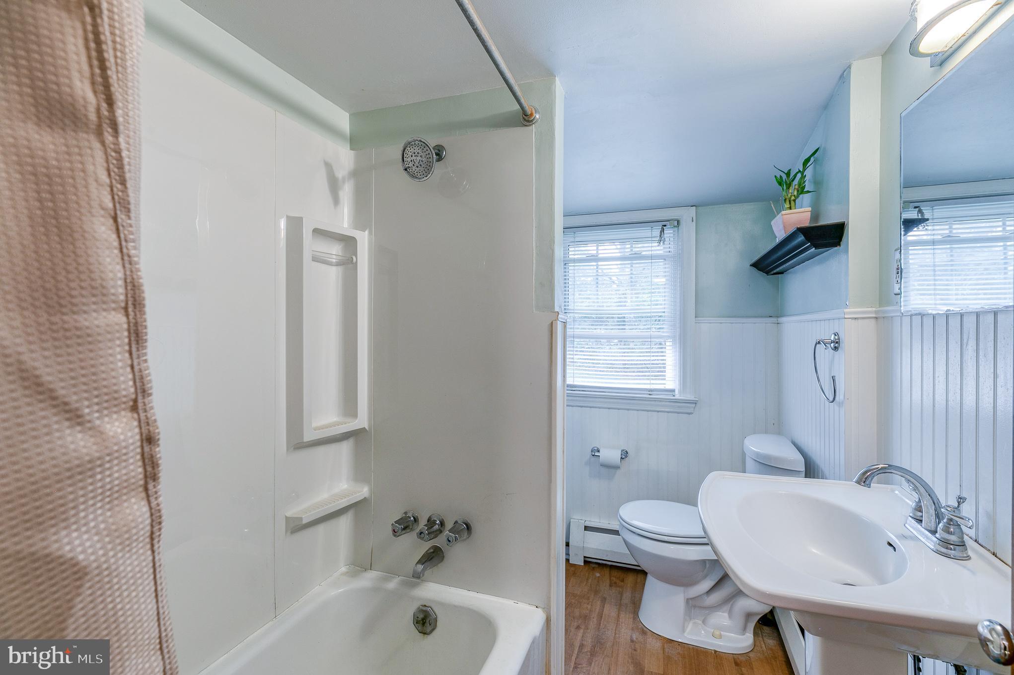 400 Farnum Road Media, PA 19063 - Photo 27 of 38 Upper Level Full Bath