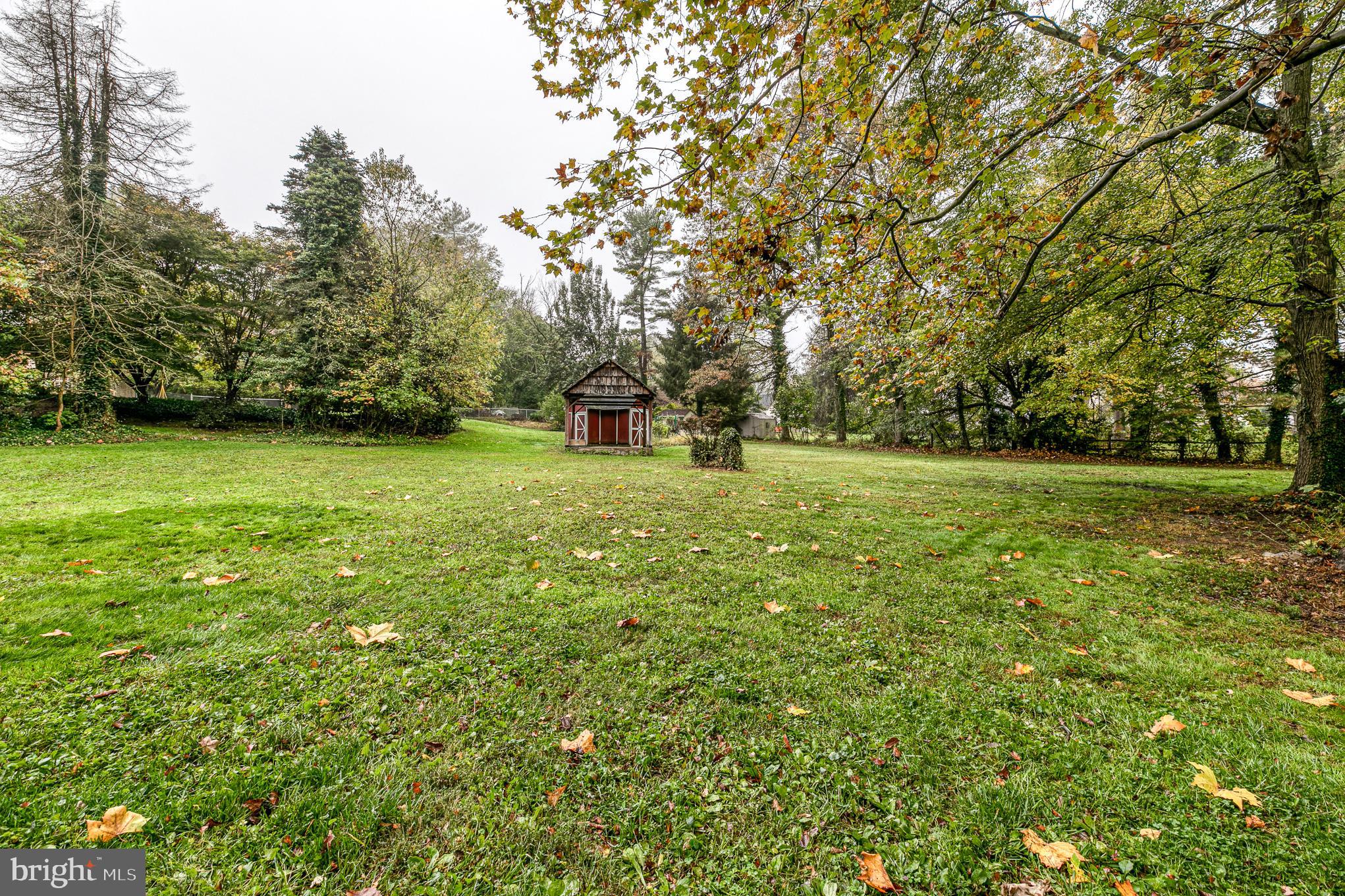 400 Farnum Road Media, PA 19063 - Photo 6 of 38 Large Back Yard