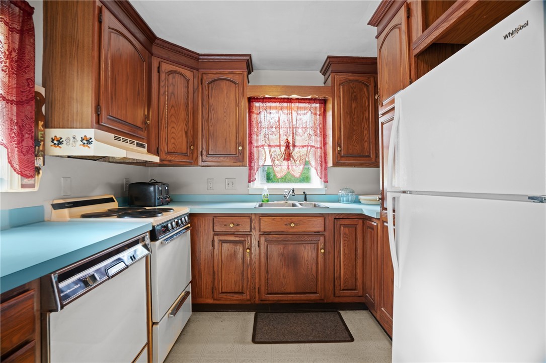 39 Woodlawn Road North Smithfield, RI 02896 - Photo 9 of 36 Gallery Image 9