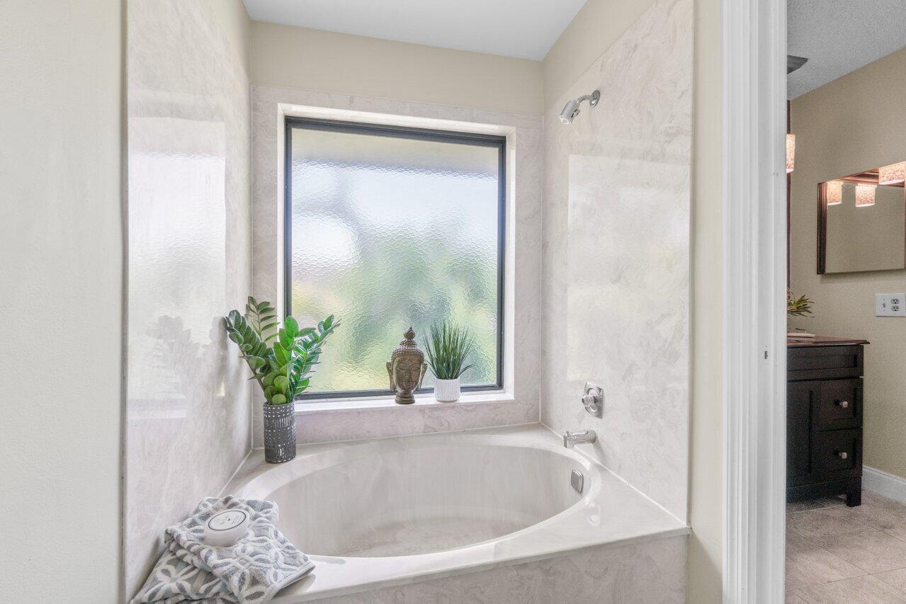 9240 Sabal Ridge Circle, Unit B Boca Raton, FL 33428 - Photo 14 of 22 Primary bath area