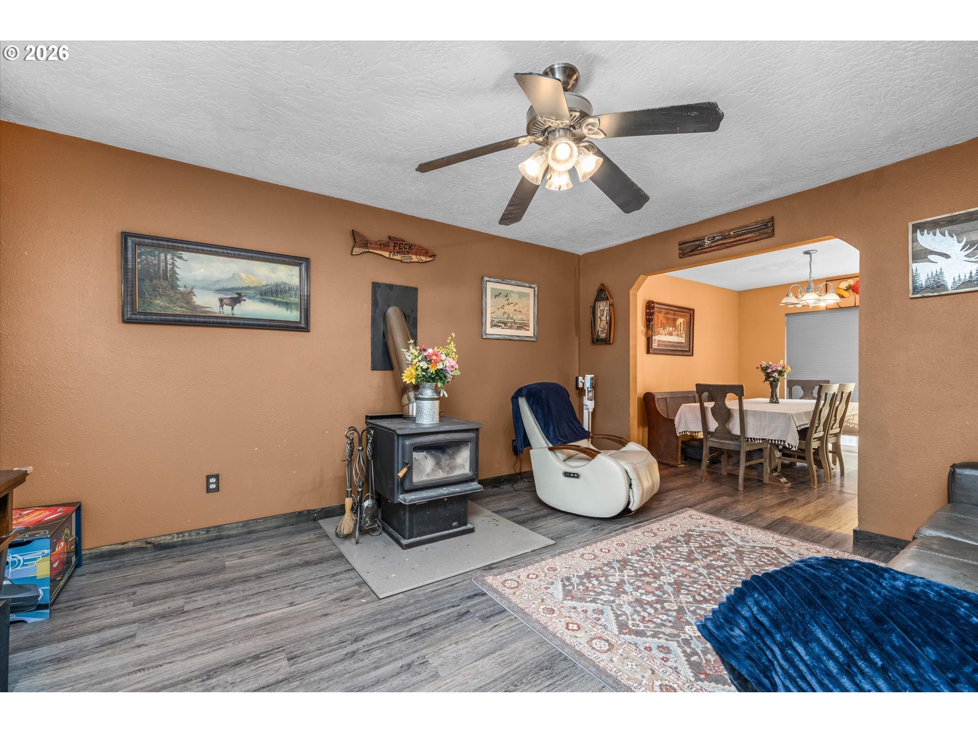 91051 Leashore Drive Vida, OR 97488 - Photo 8 of 36 a living room with furniture and wooden floor