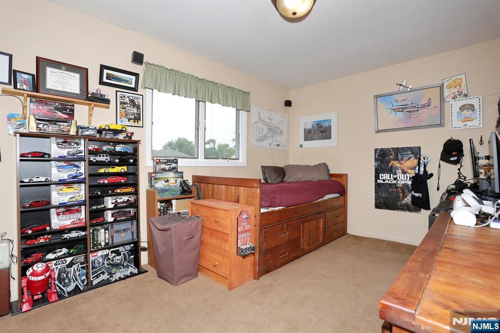 393 New Bridge Road Bergenfield, NJ 07621 - Photo 22 of 37