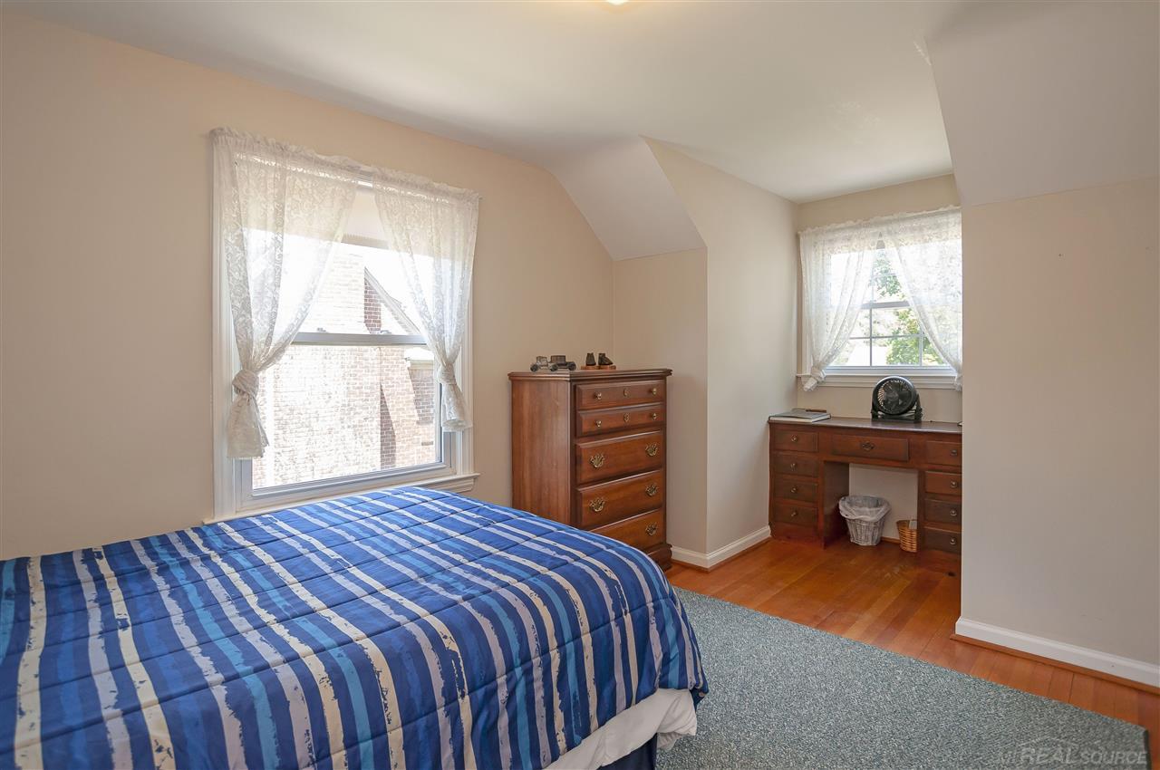 1133 Roslyn Road Grosse Pointe Woods, MI 48236 - Photo 26 of 39