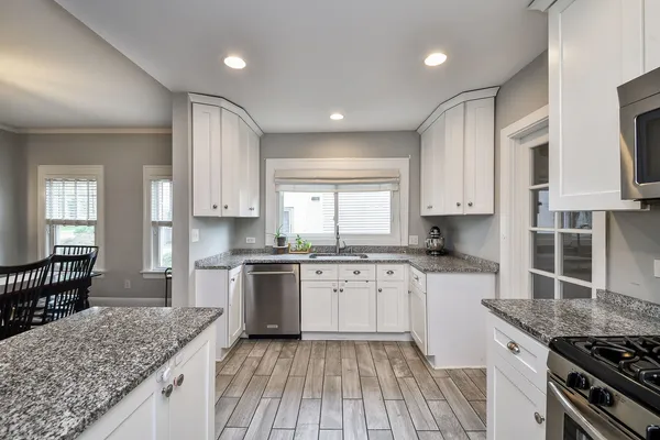 $599,000 | 522 South West Street, Wheaton, IL 60187