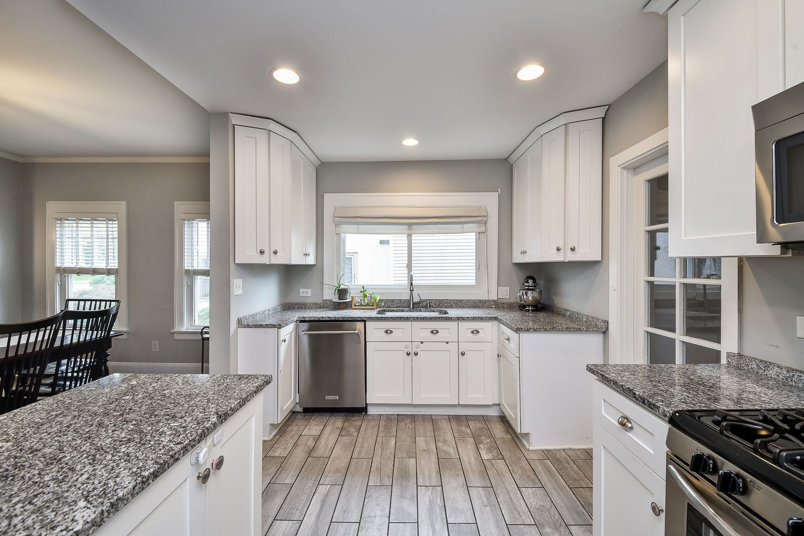 522 South West Street Wheaton, IL 60187 - Photo 11 of 25