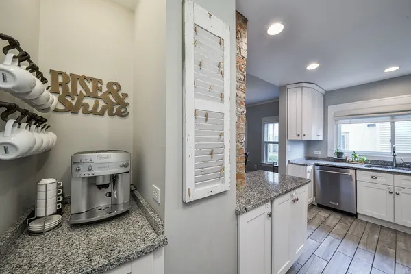 $599,000 | 522 South West Street, Wheaton, IL 60187