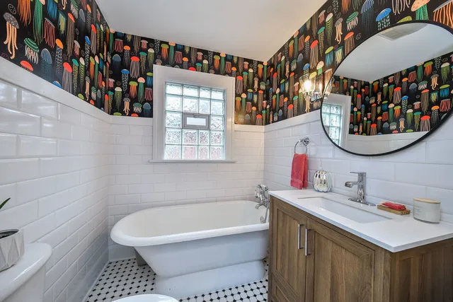 $639,000 | 522 South West Street, Wheaton, IL 60187