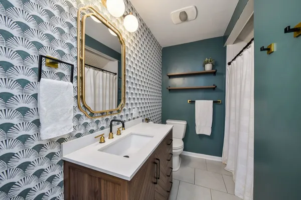 $599,000 | 522 South West Street, Wheaton, IL 60187