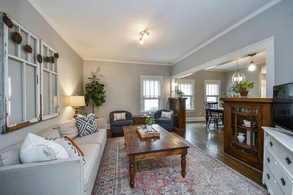 $599,000 | 522 South West Street, Wheaton, IL 60187