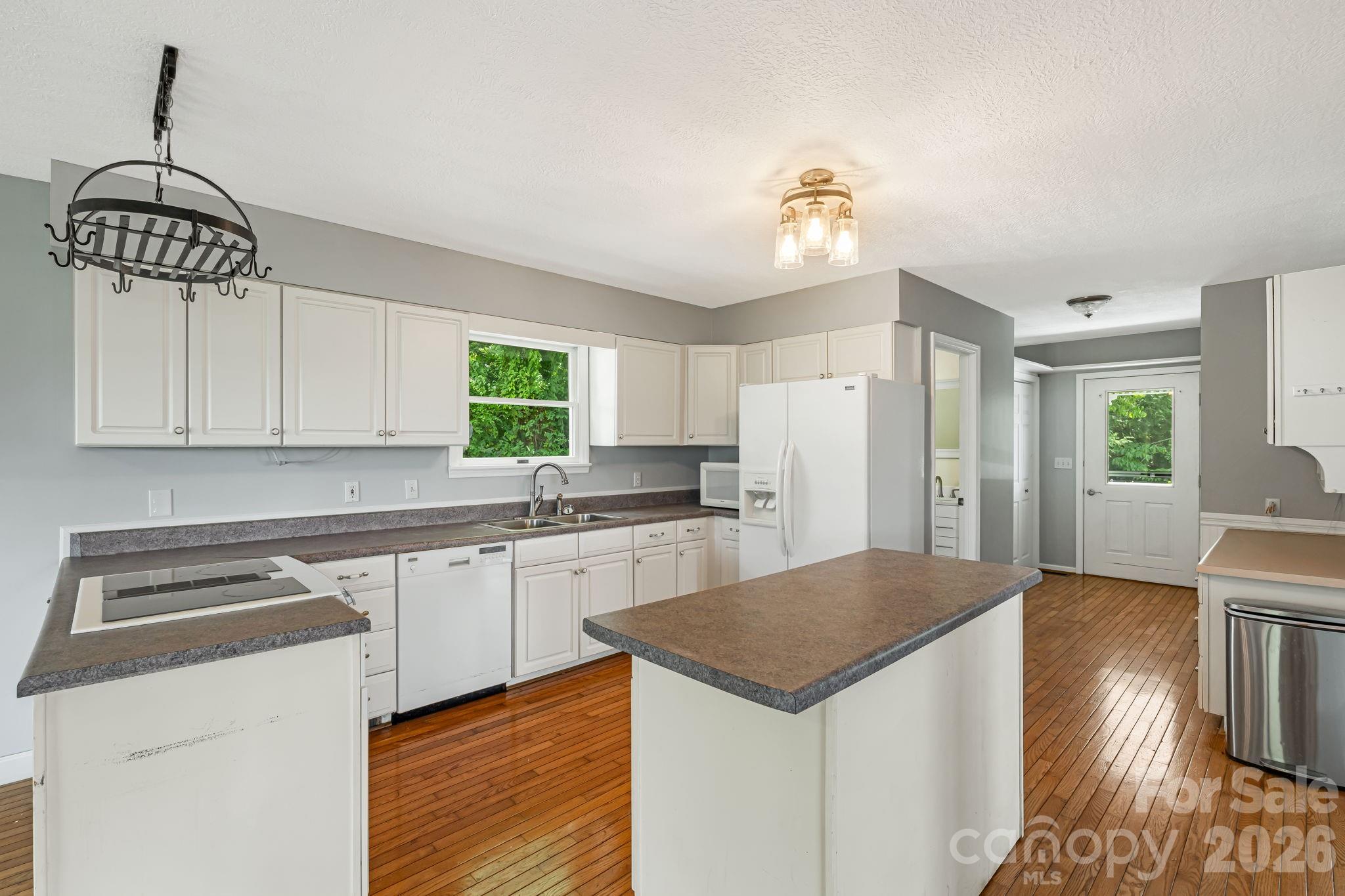 95 Friendship Road Burnsville, NC 28714 - Photo 13 of 36 Gallery Image 13