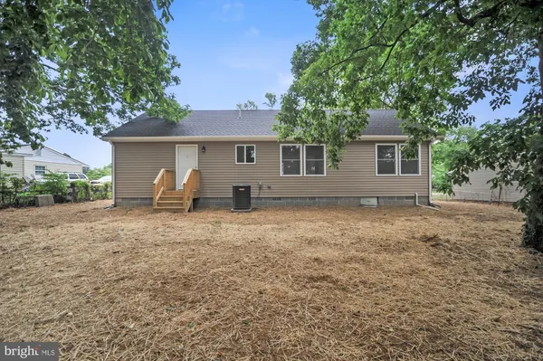 a view of a house with yard and a tree