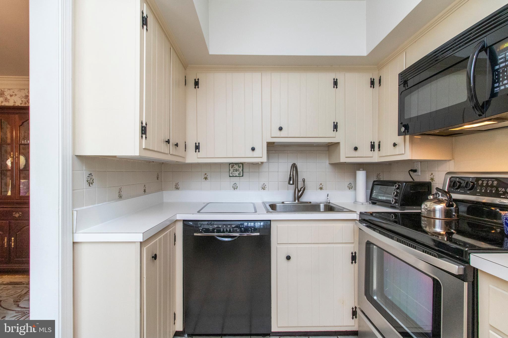10 Lisa Way Wayne, PA 19087 - Photo 11 of 26 Kitchen