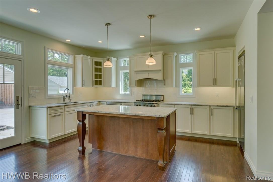 2279 Pembroke Road Birmingham, MI 48009 - Photo 10 of 29 Chefs kitchen, 9ft ceilings, Viking "Dual Fuel" oven, Viking refrigerator and island with Medallion cabinets, subway backsplash and much more. All American made and with manufacturers warranty.