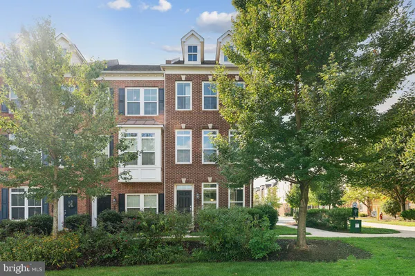 $3,500 | 9481 Canonbury Square, Fairfax, VA 22031