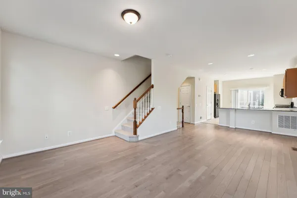 $3,500 | 9481 Canonbury Square, Fairfax, VA 22031