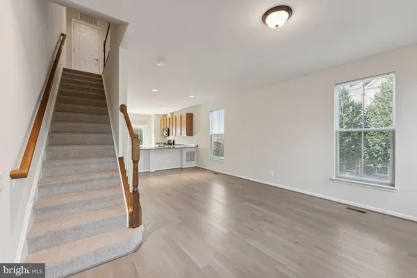 $3,500 | 9481 Canonbury Square, Fairfax, VA 22031