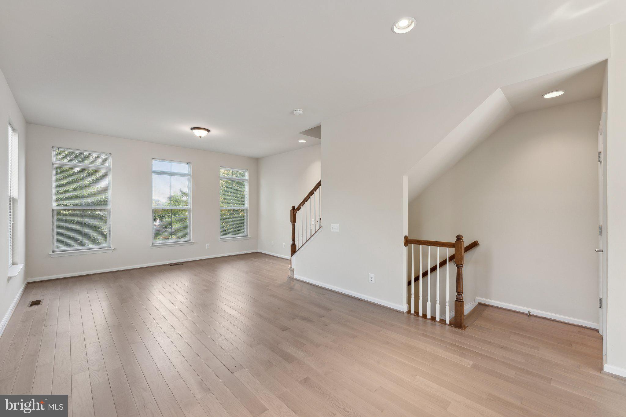 9481 Canonbury Square Fairfax, VA 22031 - Photo 10 of 25