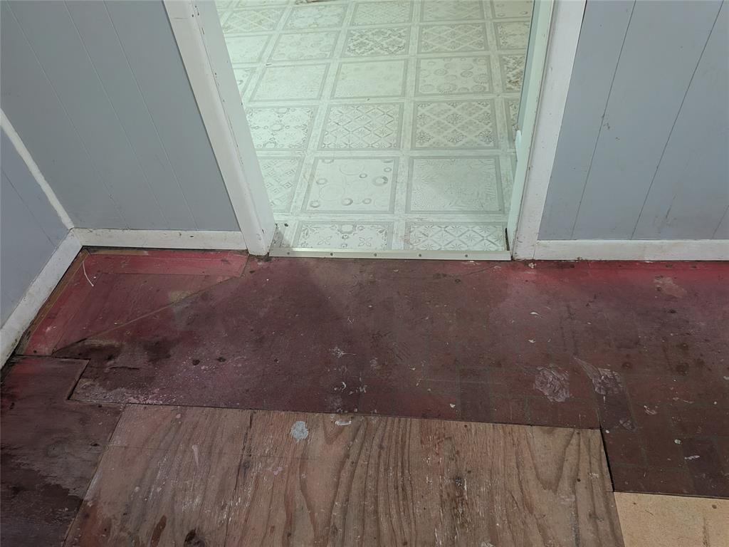 2009 County Road 4619 Athens, TX 75752 - Photo 12 of 36 a view of wooden floor