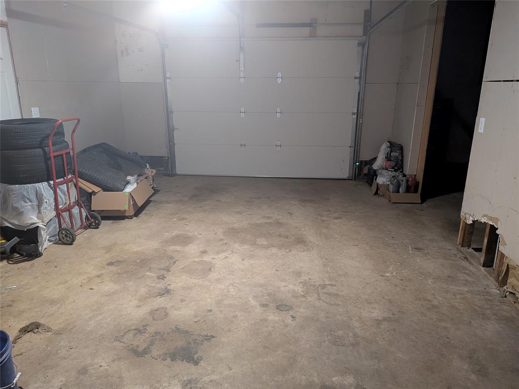 2009 County Road 4619 Athens, TX 75752 - Photo 30 of 36 a view of room with air conditioner duct and materials on floor