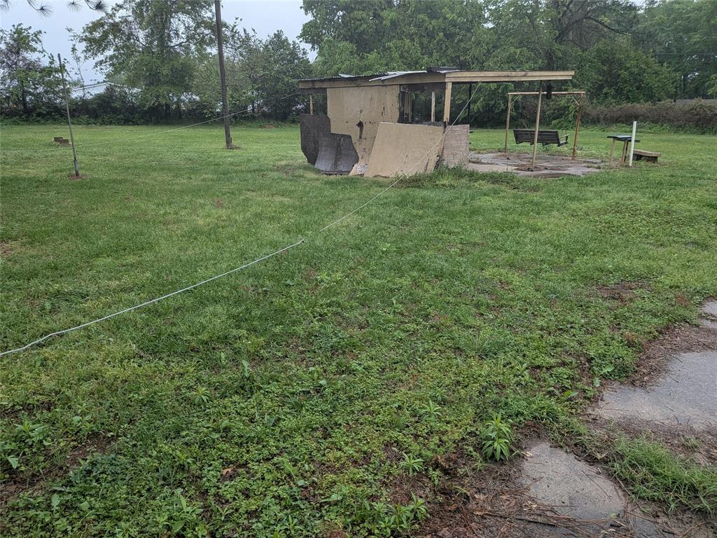 2009 County Road 4619 Athens, TX 75752 - Photo 34 of 36 a backyard of a house with lots of green space and plants