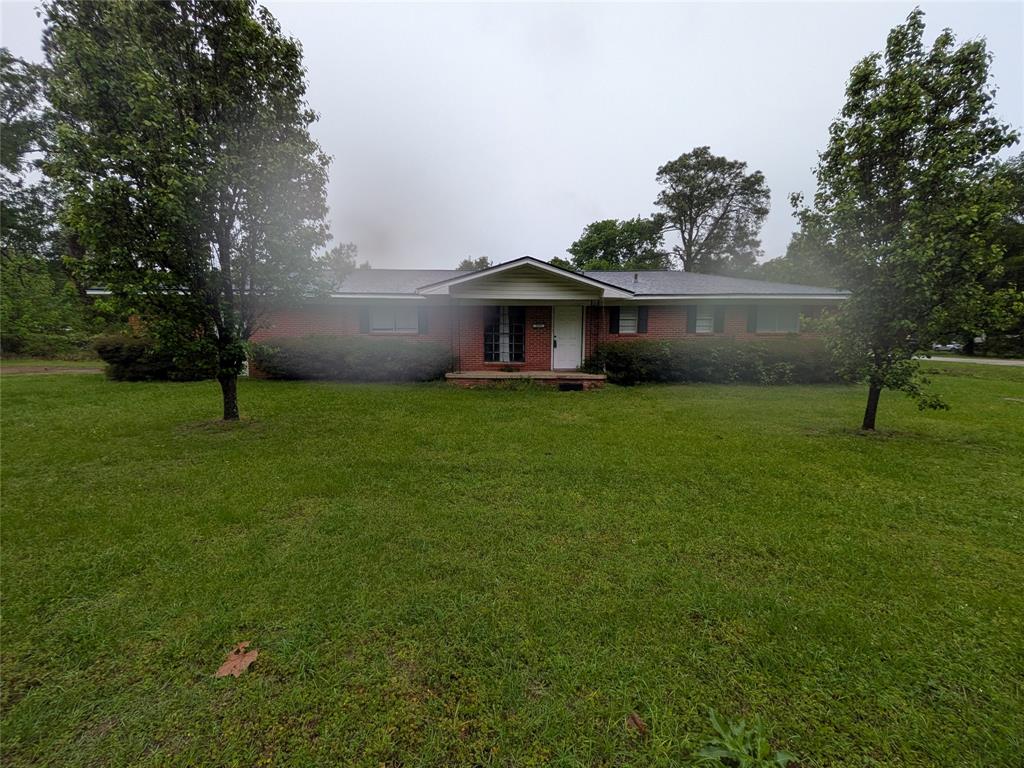 2009 County Road 4619 Athens, TX 75752 - Photo 8 of 36 Single story home with a front yard and a porch