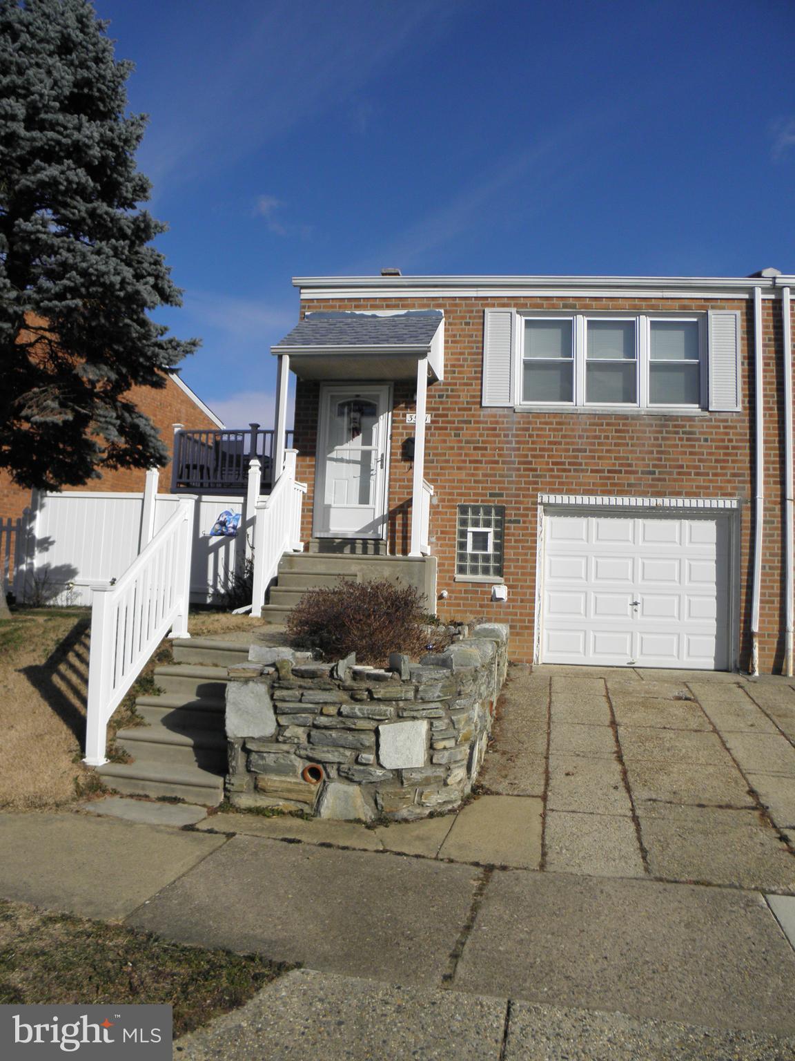 3531 Oakhill Road Philadelphia, PA 19154 - Photo 3 of 22 Gallery Image 3
