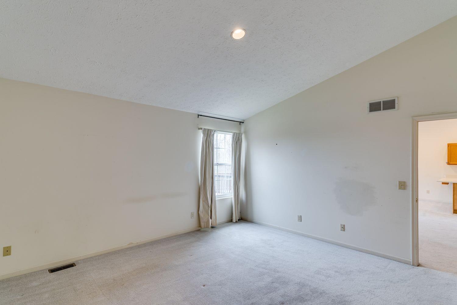 3537 Jessup Road Cincinnati, OH 45239 - Photo 13 of 33