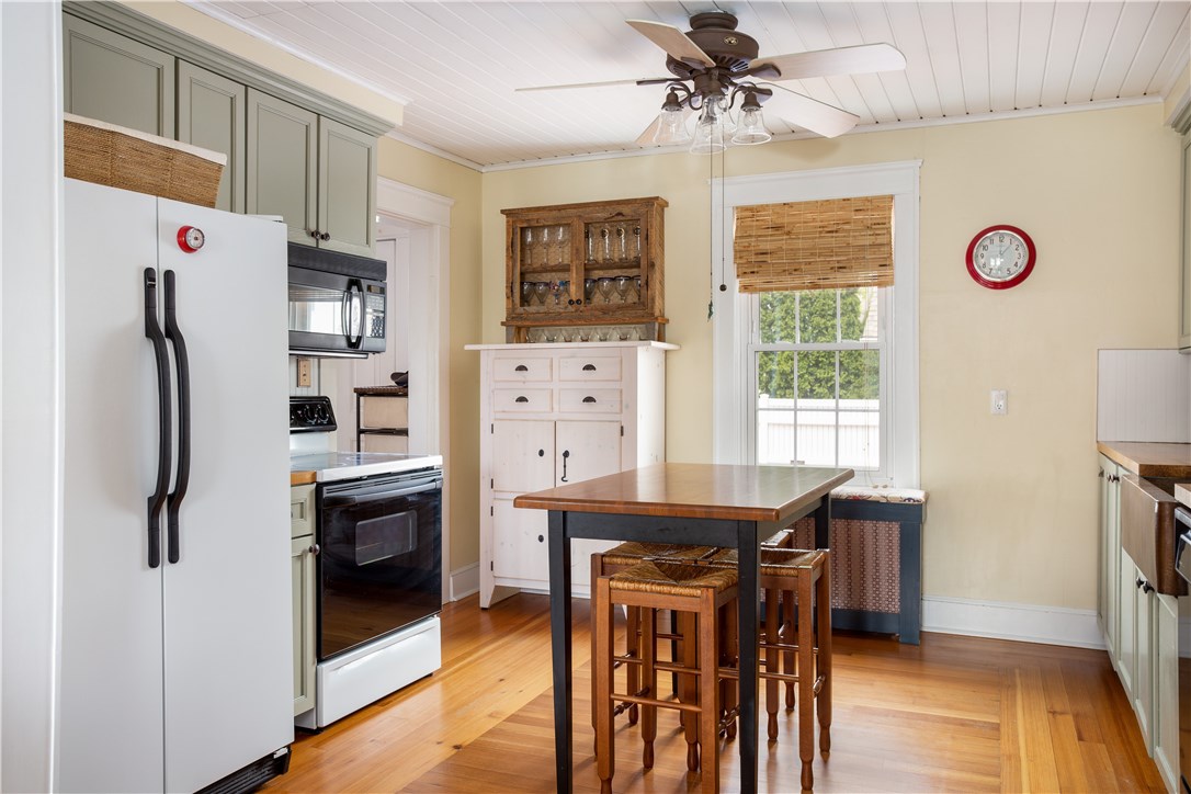 5359 Post Road East Greenwich, RI 02818 - Photo 10 of 38