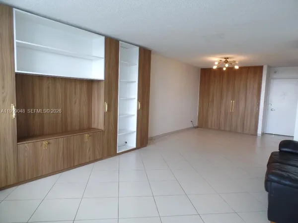 $2,700 | 6770 Indian Creek Drive, Unit 8F, Miami Beach, FL 33141