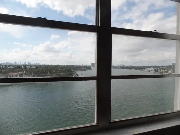 $2,700 | 6770 Indian Creek Drive, Unit 8F, Miami Beach, FL 33141