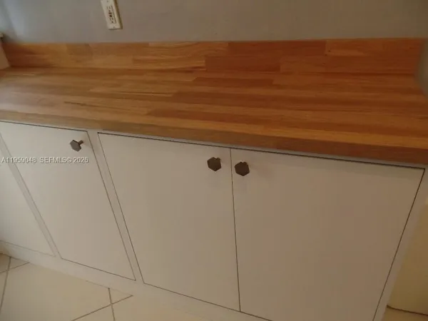 $2,700 | 6770 Indian Creek Drive, Unit 8F, Miami Beach, FL 33141