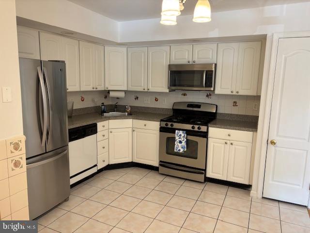 1209 Norwalk Road, Unit 4 Philadelphia, PA 19115 - Photo 5 of 19 Kitchen